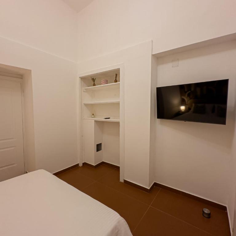 Mimì Neapolitan Stay - Napoli Centrale - Double Room with Private Bathroom - 9