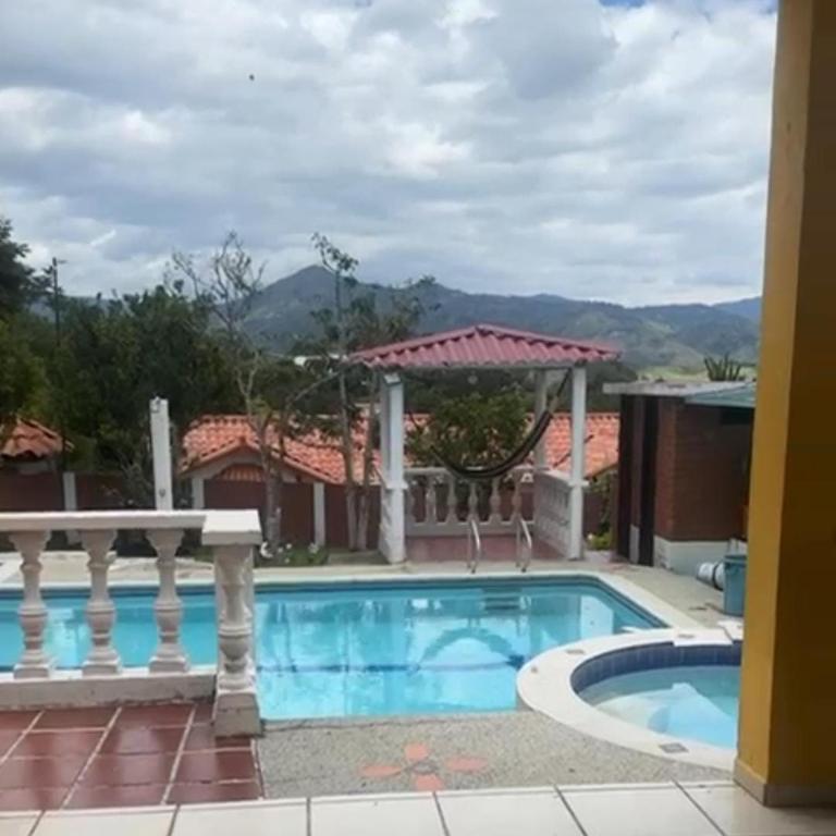 Casa de descanso con piscina Chachagüi - Casa - 3