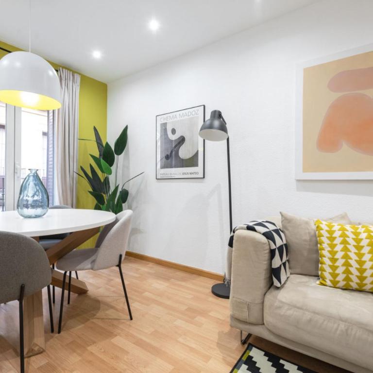 Cozy Apartment- 2BD 2BT- Malasaña - Two-Bedroom Apartment - 2
