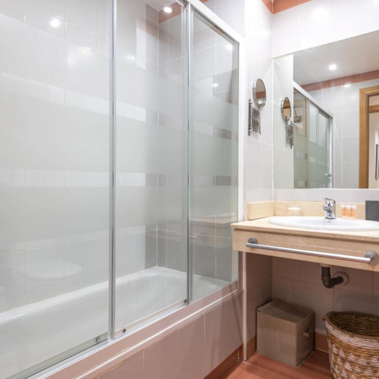 Cozy Apartment- 2BD 2BT- Malasaña - Two-Bedroom Apartment - 13
