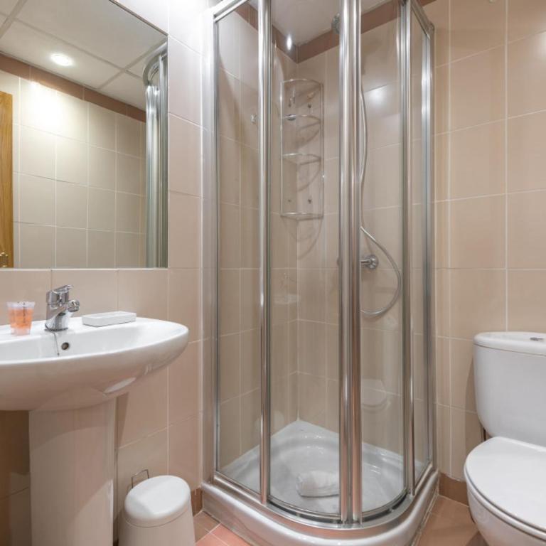 Cozy Apartment- 2BD 2BT- Malasaña - Two-Bedroom Apartment - 15