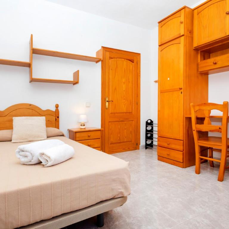 Villa in Playa D´en Bossa sleeps 9 - Villa de 6 dormitorios - 25