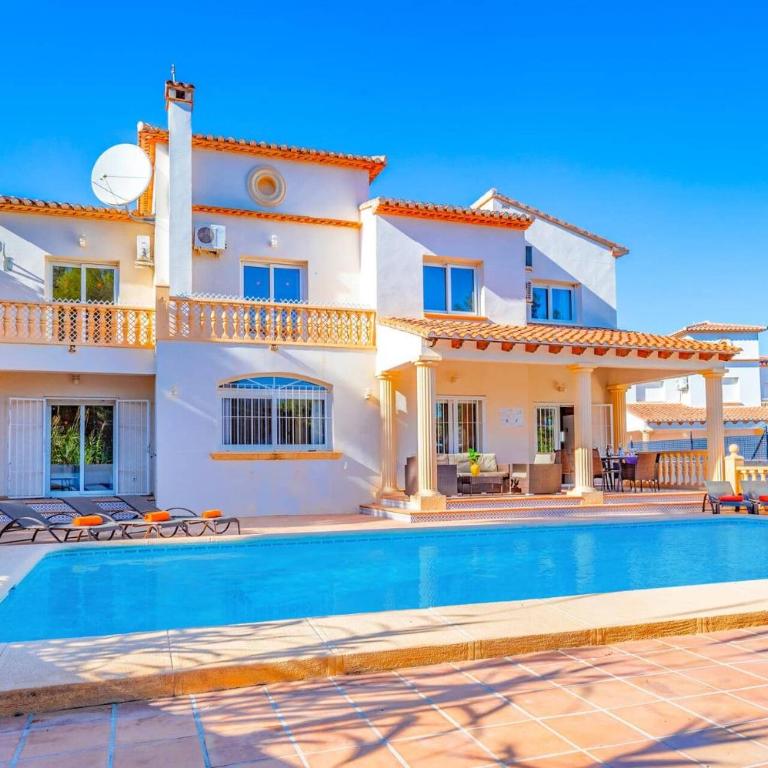 Villa Belinda by Villa Plus - Villa - 1