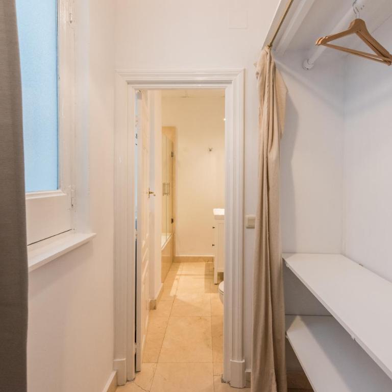 Apartamentos Alcalá - Superior Apartment - 11