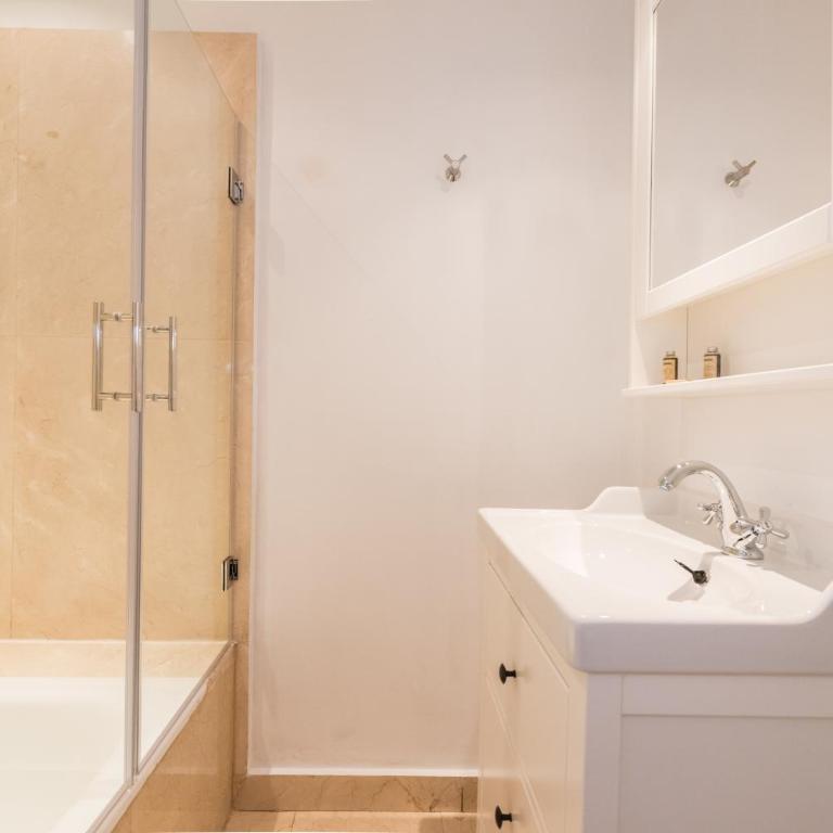Apartamentos Alcalá - Superior Apartment - 4