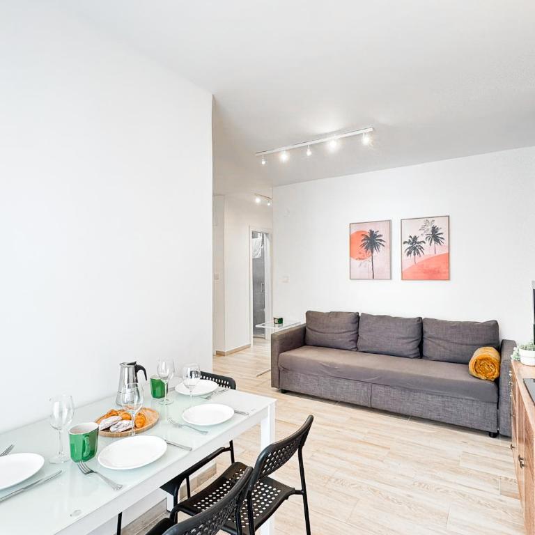 NUEVO, a 50 metros de la playa y con vistas al mar - Two-Bedroom Apartment - 18