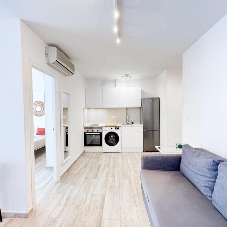 NUEVO, a 50 metros de la playa y con vistas al mar - Two-Bedroom Apartment - 16