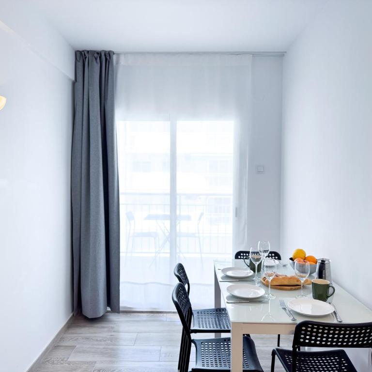 NUEVO, a 50 metros de la playa y con vistas al mar - Two-Bedroom Apartment - 9