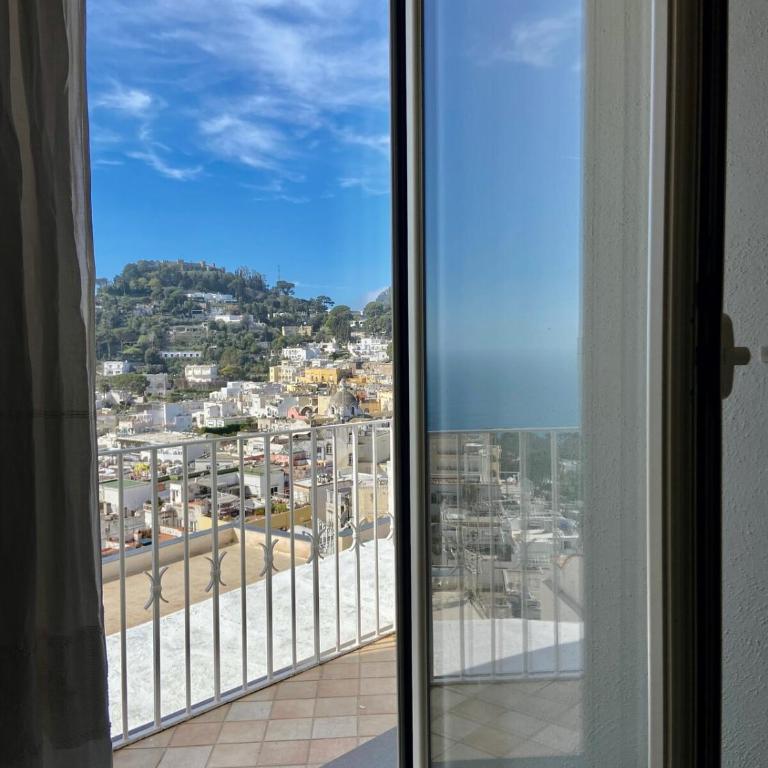 La Grande Perla 3 Bedroom Apartment - Three-Bedroom Apartment - 12