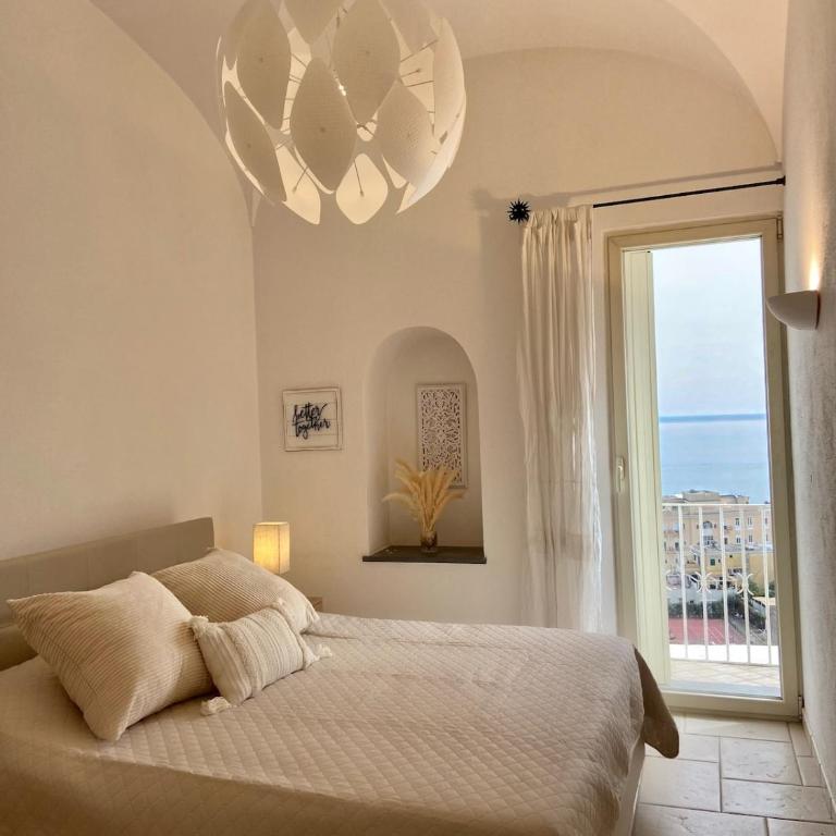 La Grande Perla 3 Bedroom Apartment - Three-Bedroom Apartment - 13
