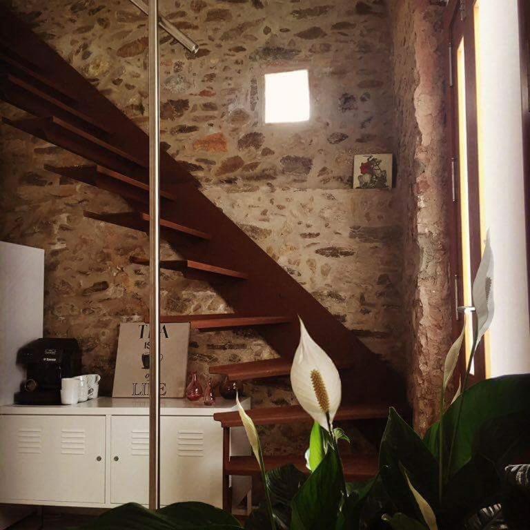 The Yellow House by MyRentalHost - Three-Bedroom House - 41