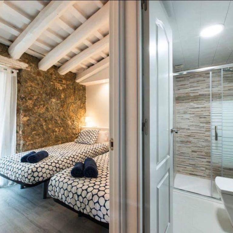 The Yellow House by MyRentalHost - Three-Bedroom House - 50