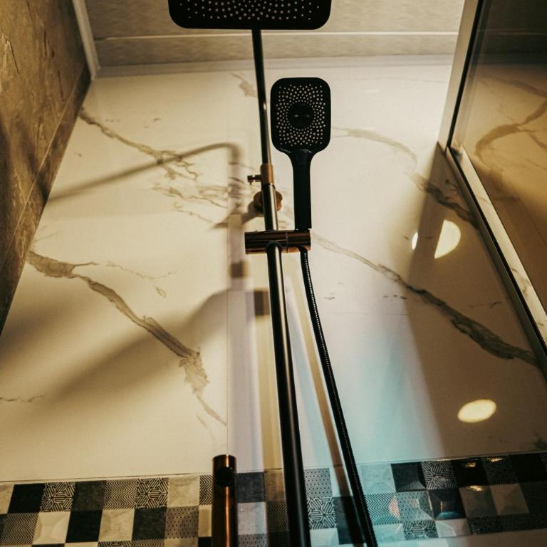 Apartamento céntrico y lujoso - Three-Bedroom Premium Apartment with Balcony - 11