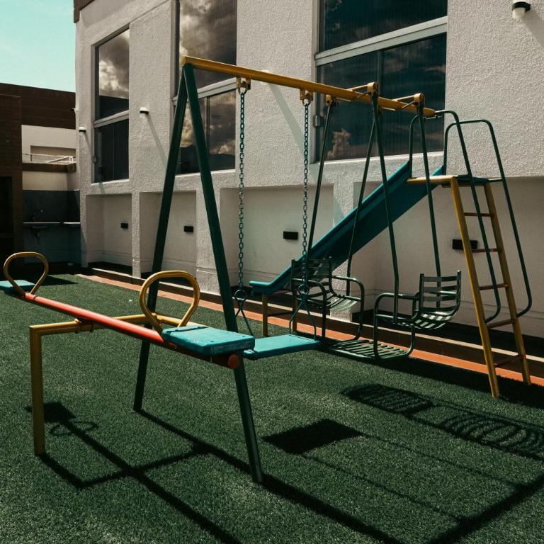 Apartamento céntrico y lujoso - Three-Bedroom Premium Apartment with Balcony - 12