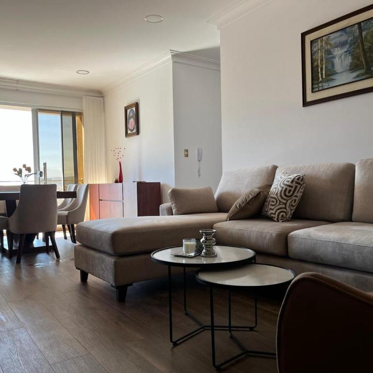 Apartamento céntrico y lujoso - Three-Bedroom Premium Apartment with Balcony - 1