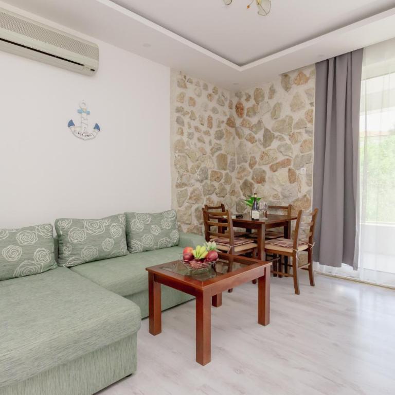 Medo - One-Bedroom Apartment with Balcony - 1