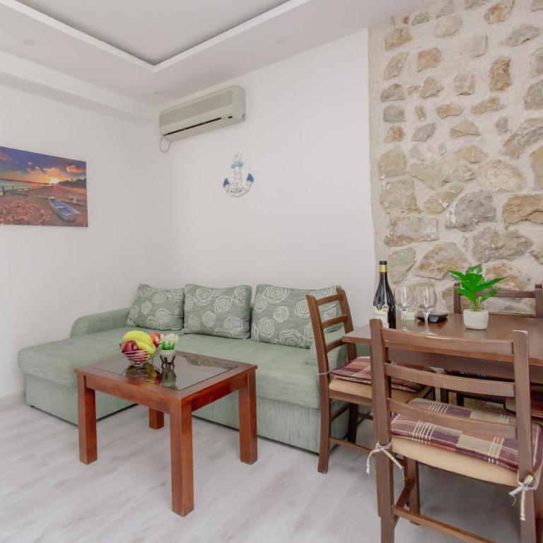 Medo - One-Bedroom Apartment with Balcony - 3