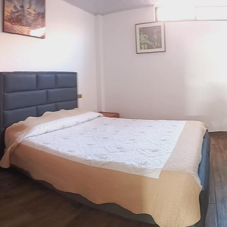 Kultur Berlin Hostel & Suites - Habitación con cama extragrande. - 3