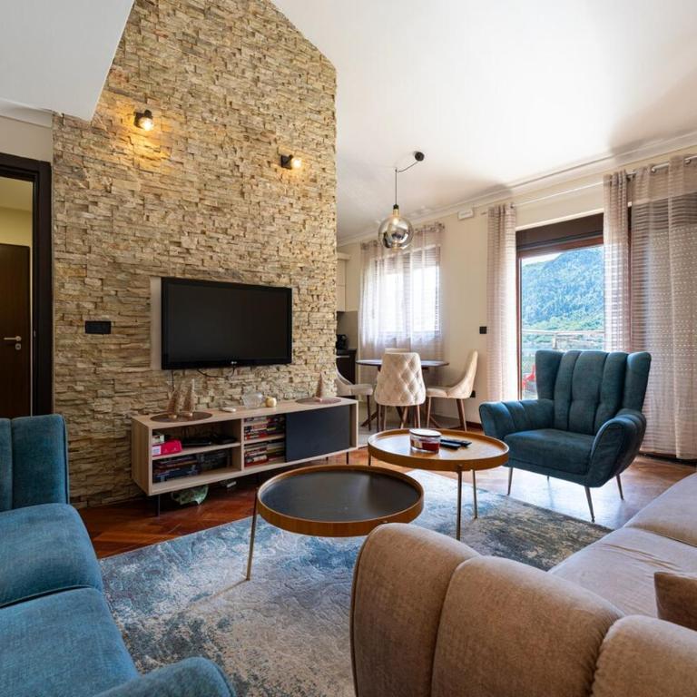 Vista Apartment - Four-Bedroom Apartment with Balcony - 3