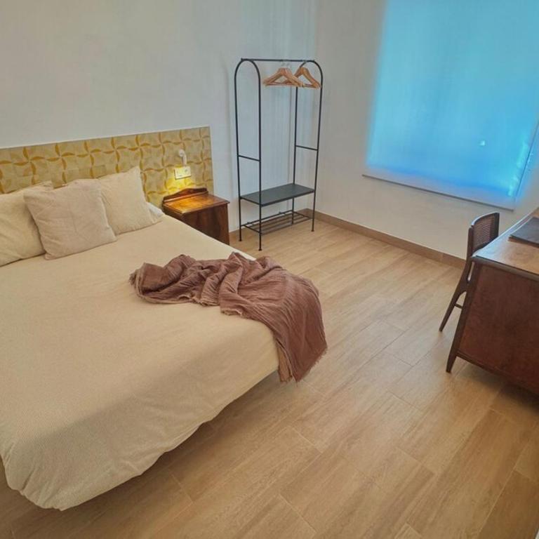 Stunning Home, AC, Beach, Backyard, 4 BR - Casa de 4 dormitorios - 5