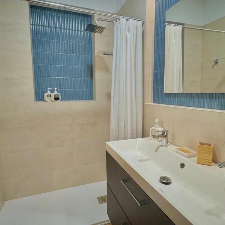 Stunning Home, AC, Beach, Backyard, 4 BR - Casa de 4 dormitorios - 15