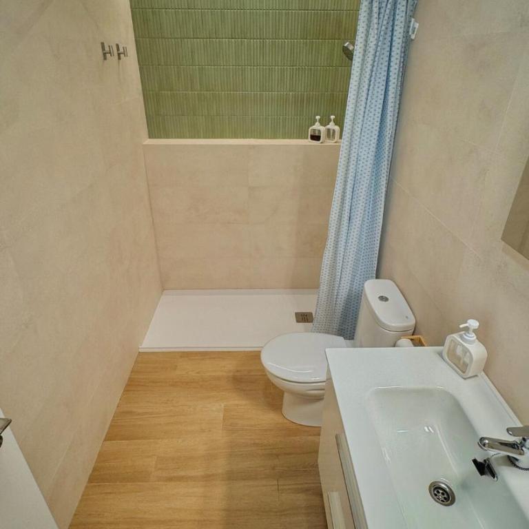 Stunning Home, AC, Beach, Backyard, 4 BR - Casa de 4 dormitorios - 27