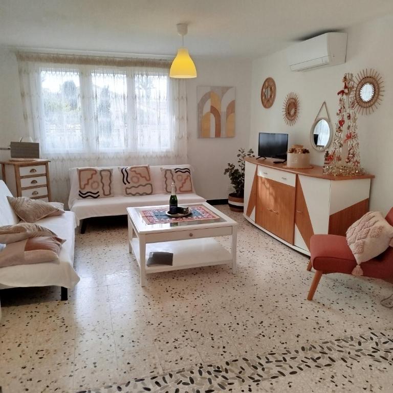 Villa climatisée, proche mer, 2 grands appartements indépendants, parking, WIFI - Maison 2 Chambres - 6