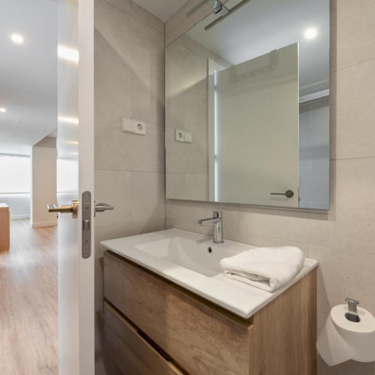Bright Stylish - 2Bedrooms 2Baths - Salamanca - Two-Bedroom Apartment - 16