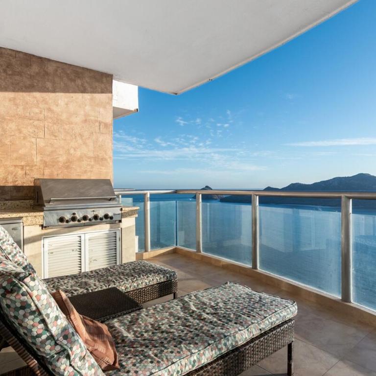 Beautiful View on the 23rd Floor Beach Front - Three-Bedroom Apartment - 9