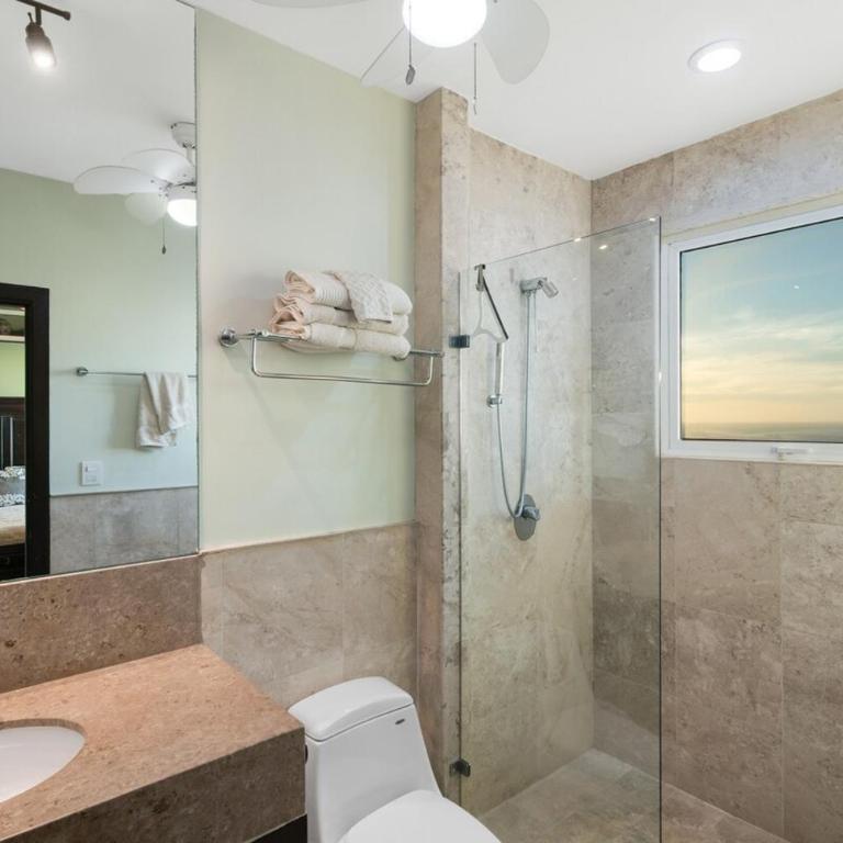 Beautiful View on the 23rd Floor Beach Front - Three-Bedroom Apartment - 11