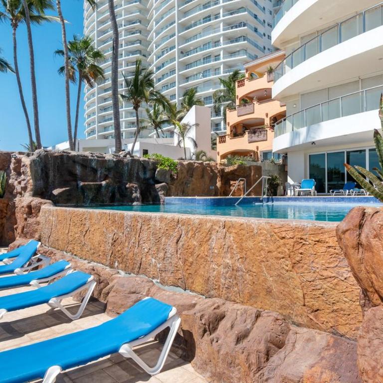 Beautiful View on the 23rd Floor Beach Front - Three-Bedroom Apartment - 17