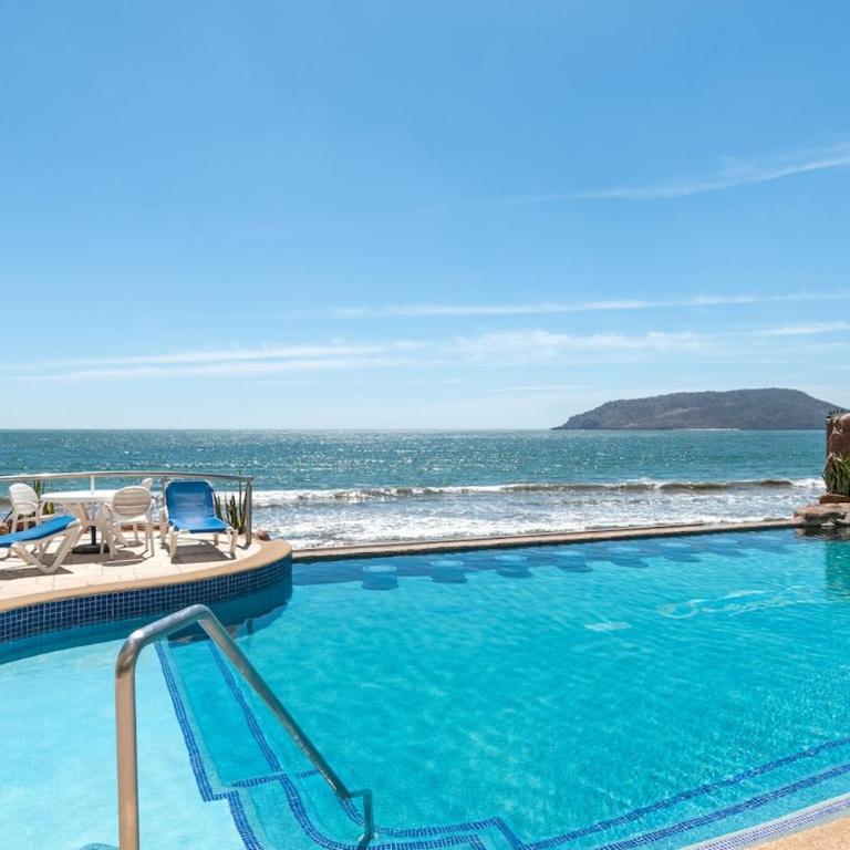 Beautiful View on the 23rd Floor Beach Front - Three-Bedroom Apartment - 18