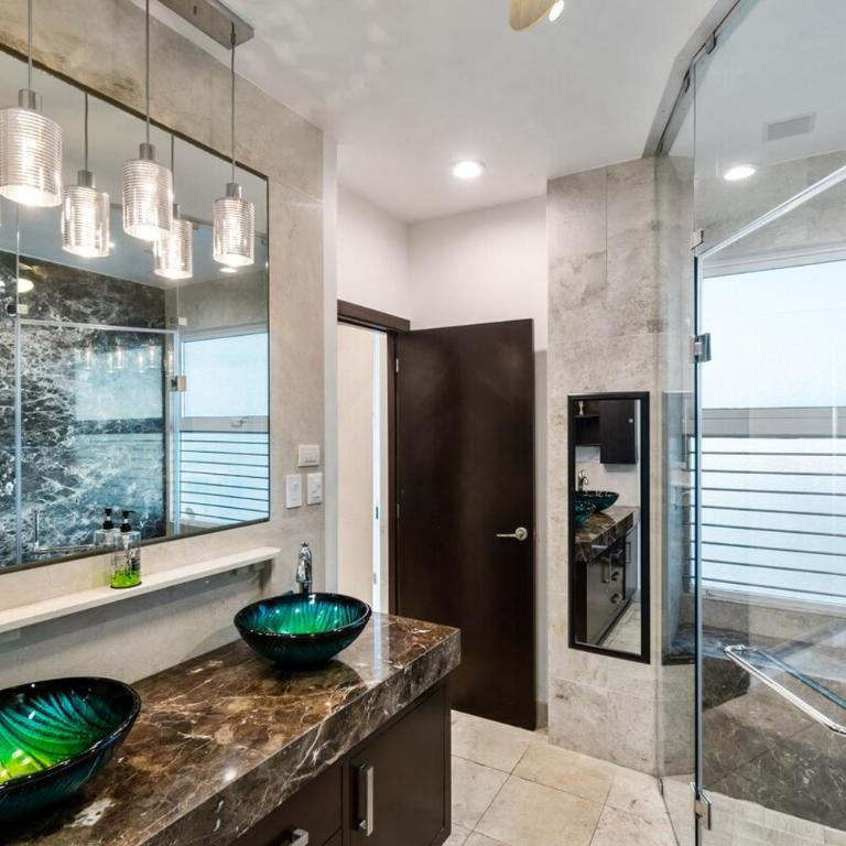Beautiful View on the 23rd Floor Beach Front - Three-Bedroom Apartment - 25