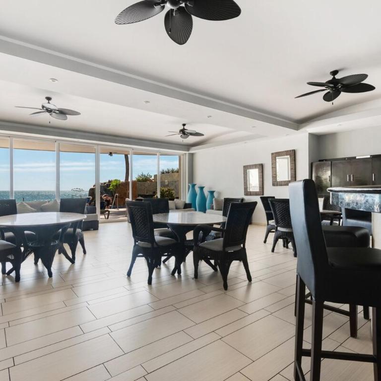 Beautiful View on the 23rd Floor Beach Front - Three-Bedroom Apartment - 27