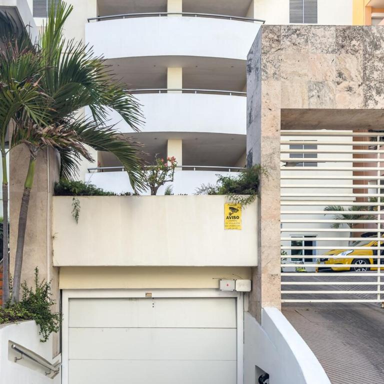 Beautiful View on the 23rd Floor Beach Front - Three-Bedroom Apartment - 38
