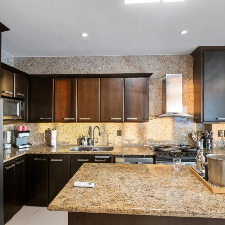 Beautiful View on the 23rd Floor Beach Front - Three-Bedroom Apartment - 39