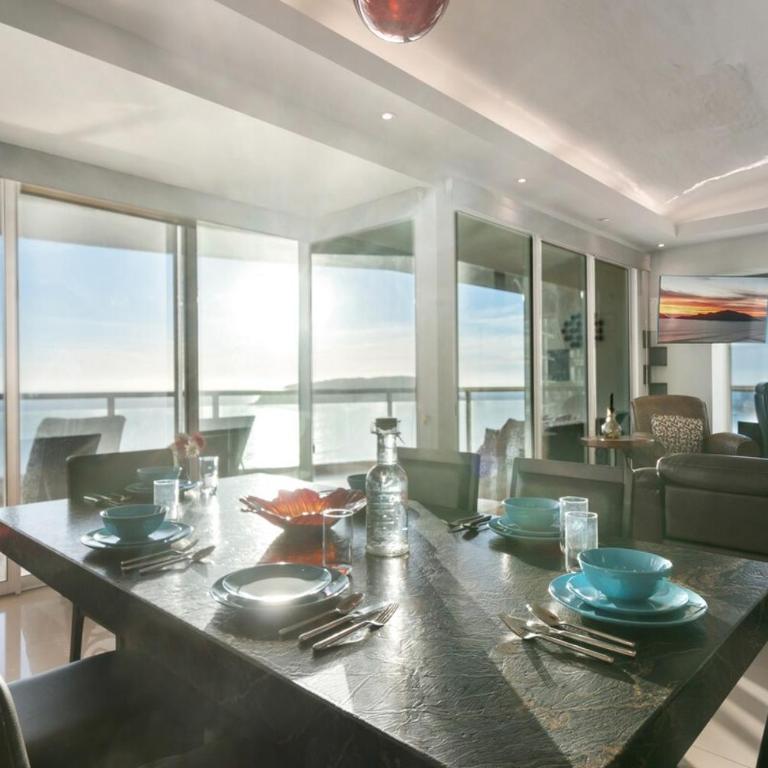 Beautiful View on the 23rd Floor Beach Front - Three-Bedroom Apartment - 41