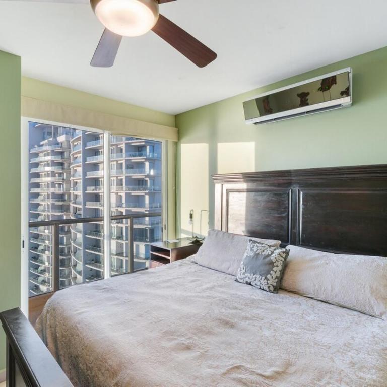 Beautiful View on the 23rd Floor Beach Front - Three-Bedroom Apartment - 42
