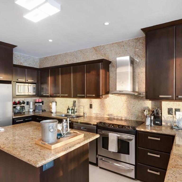 Beautiful View on the 23rd Floor Beach Front - Three-Bedroom Apartment - 45