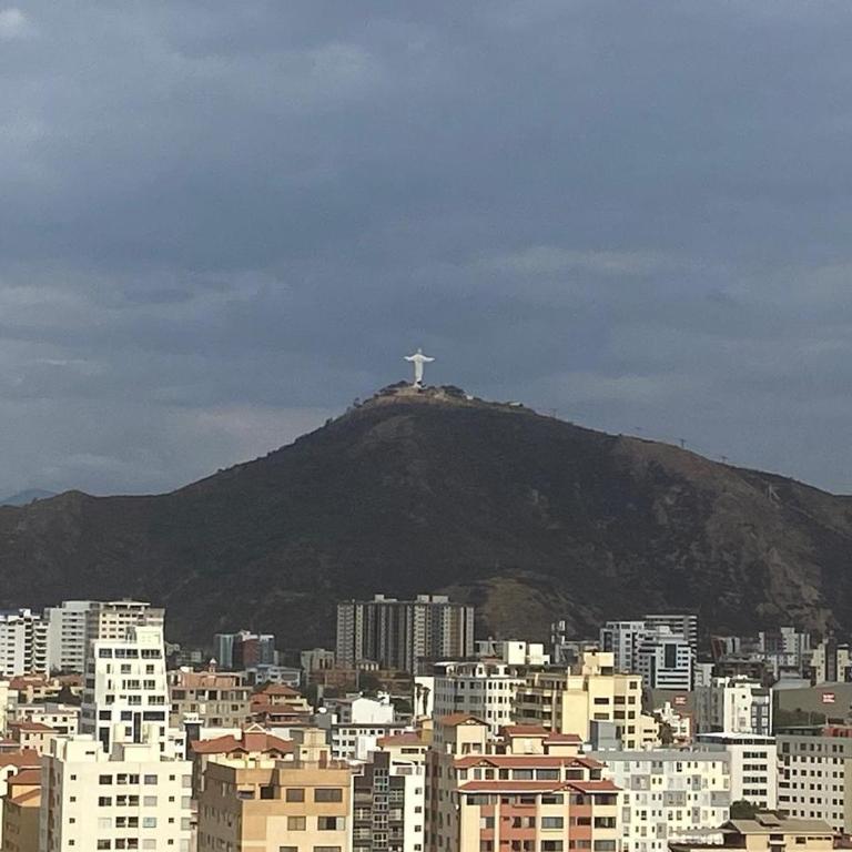 Apartamento céntrico y lujoso - Three-Bedroom Premium Apartment with Balcony - 22