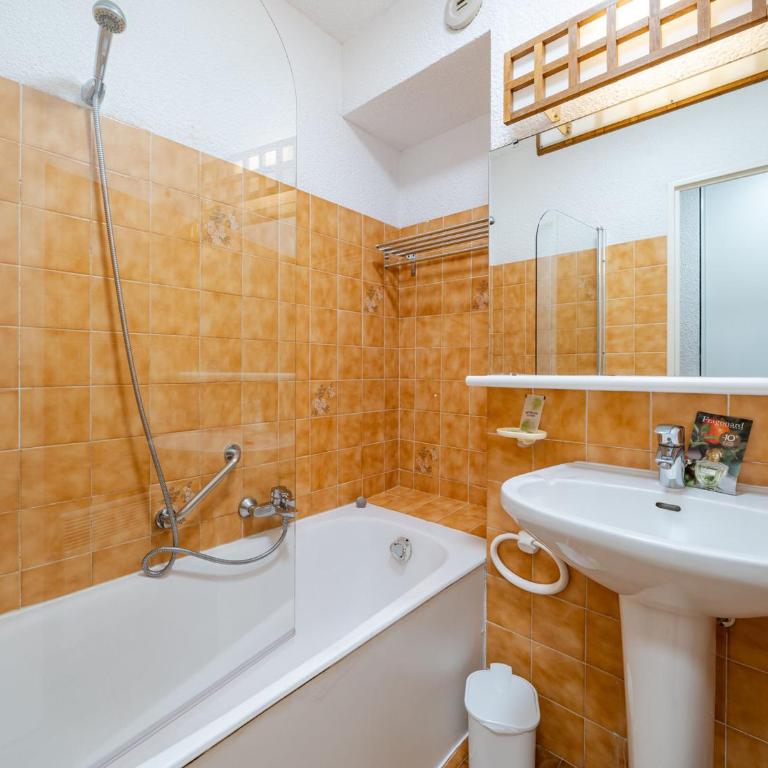 Appartement 8 pers., vue mer, Wi-Fi, 1 chambre - FR-1-827-8 - Appartement - 6