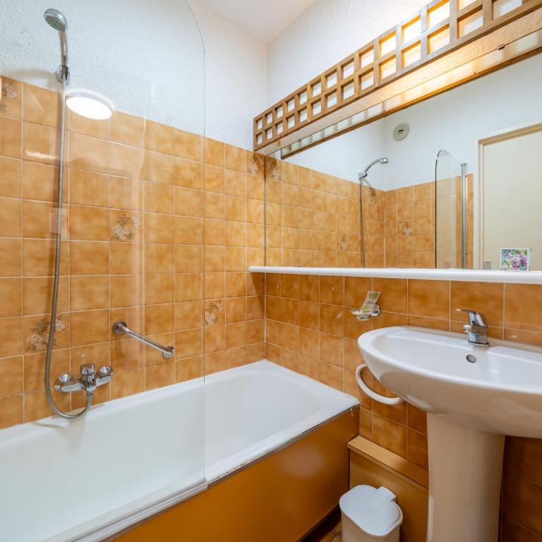 Appartement 6 personnes avec Wi-Fi, vue mer - FR-1-827-23 - Appartement - 6