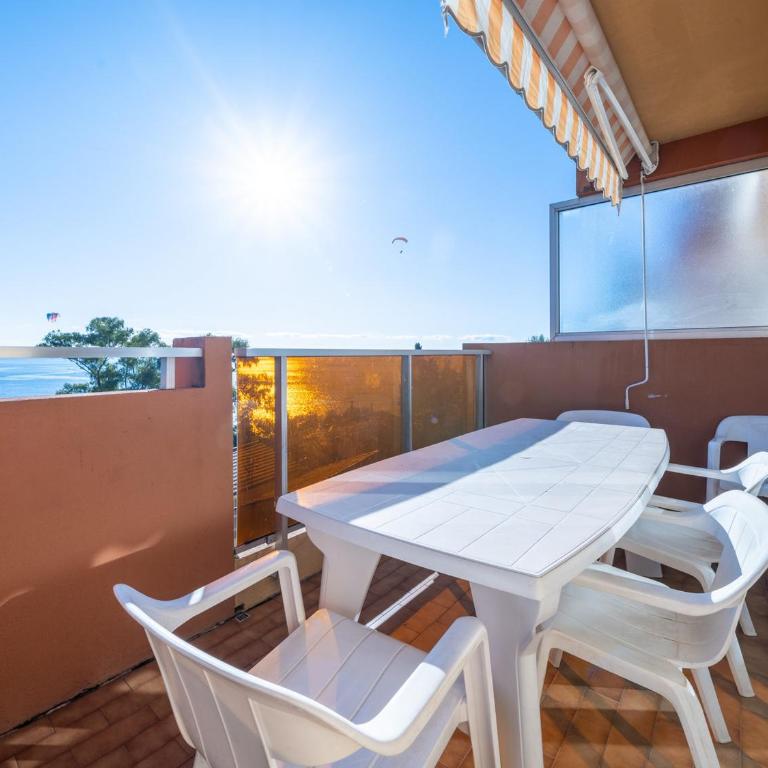 Appartement 6 personnes avec Wi-Fi, vue mer depuis terrasse - FR-1-827-25 - Appartement - 1