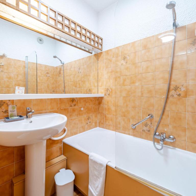 Appartement spacieux pour 8, Wi-Fi, vue mer - FR-1-827-21 - Appartement - 4