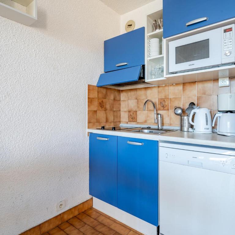Appartement pour 8, spacieux séjour, vue mer, Wi-Fi inclus - FR-1-827-20 - Appartement - 2