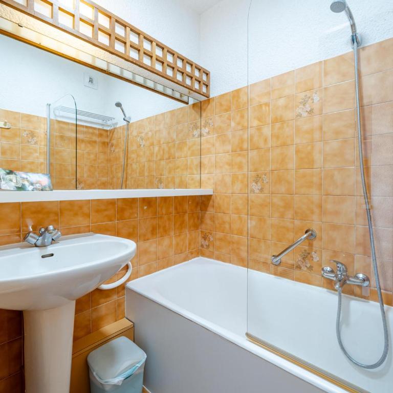 Studio accueillant pour 4, terrasse vue mer, Wi-Fi inclus - FR-1-827-52 - Studio - 4
