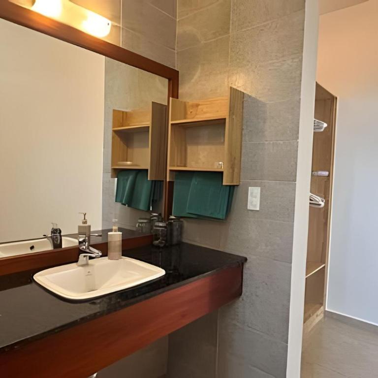 Hermosa casa en Jama Campay con vista al mar - Three-Bedroom House - 11