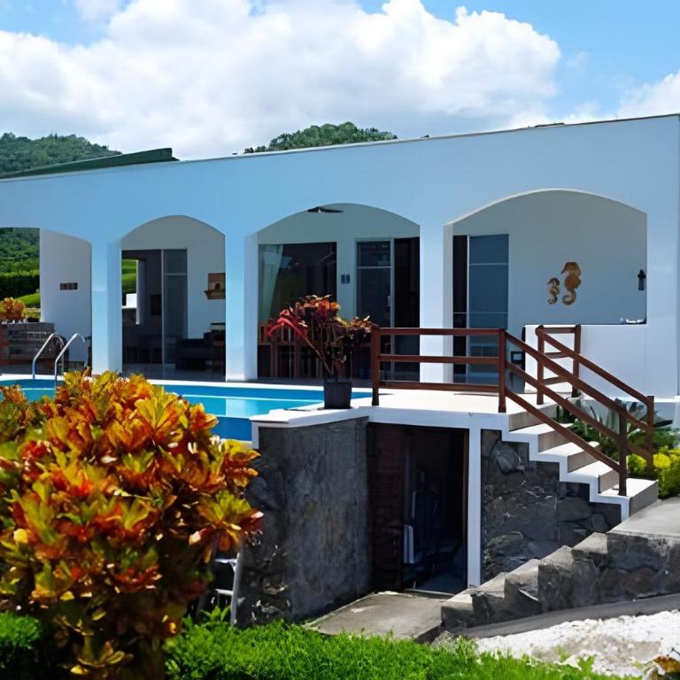 Hermosa casa en Jama Campay con vista al mar - Three-Bedroom House - 15