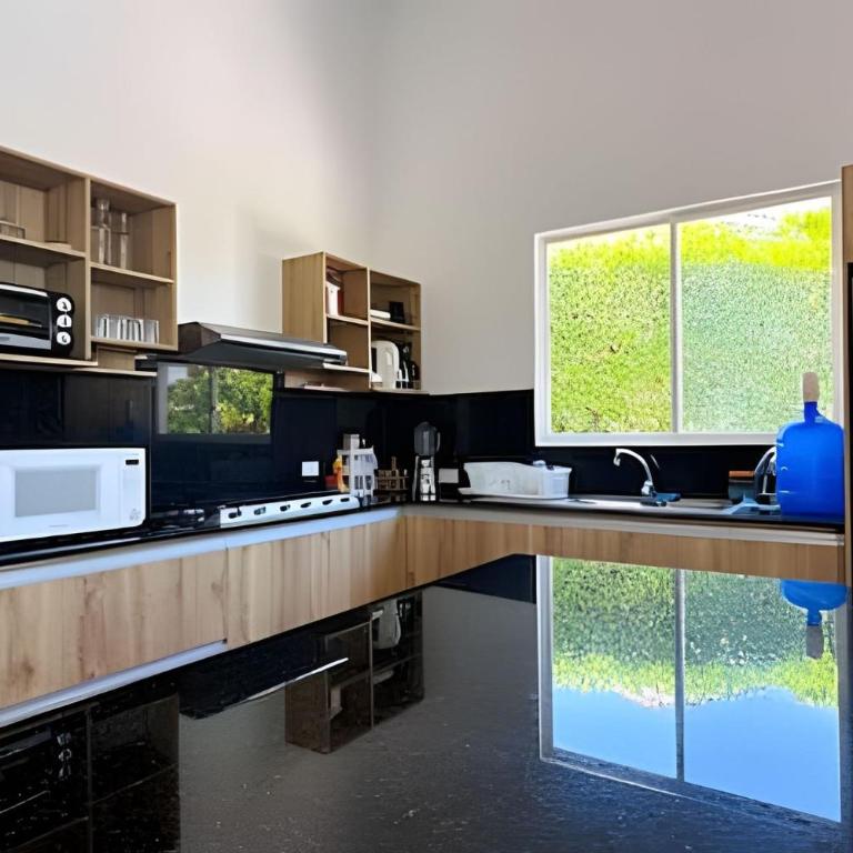 Hermosa casa en Jama Campay con vista al mar - Three-Bedroom House - 23