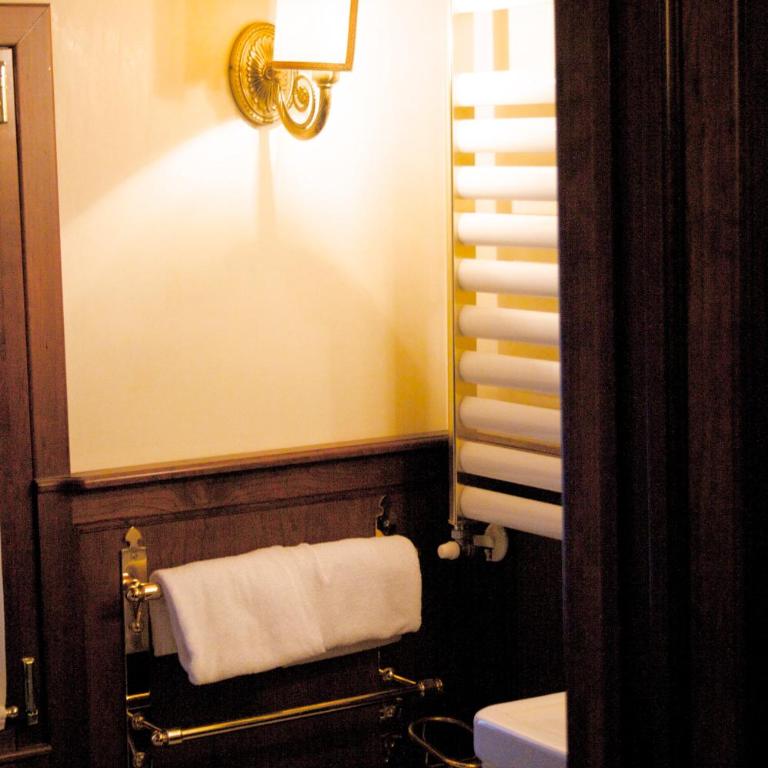 Hotel Lux - Camera Tripla con Bagno Privato - 8